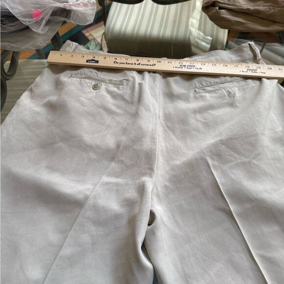 Tommy Bahama Cream Flat Front Shorts 100% Silk Pleated - Picture 3 of 6